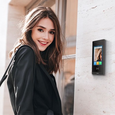 IP-відеопанель багатоабонентська 2Mp Akuvox E18C з екраном 7", розпізнаванням облич та зчитувачем EM-Marine / Mifare / NFC / BLE / QR IP-відеопанель багатоабонентська 2Mp Akuvox E18C з екраном 7", розпізнаванням облич та зчитувачем EM-Marine / Mifare / NFC / BLE / QR