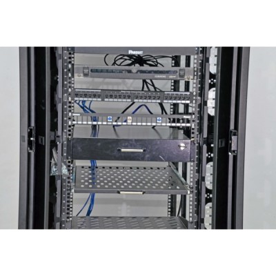 Боковой организатор кабеля с крышкой для шкафов CMS MGSE 42U, черный Боковой организатор кабеля с крышкой для шкафов CMS MGSE 42U, черный